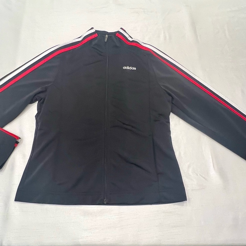 Women's black Adidas jacket with full zip and side pockets. - Picture 10 of 10
